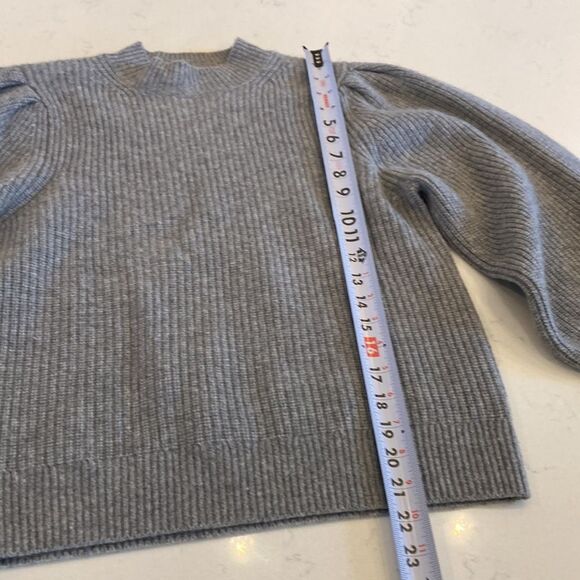 NEW Reformation 100% Cashmere Gray Mock Neck Puff Balloon Sleeve Ribbed Sweater - Picture 7 of 8